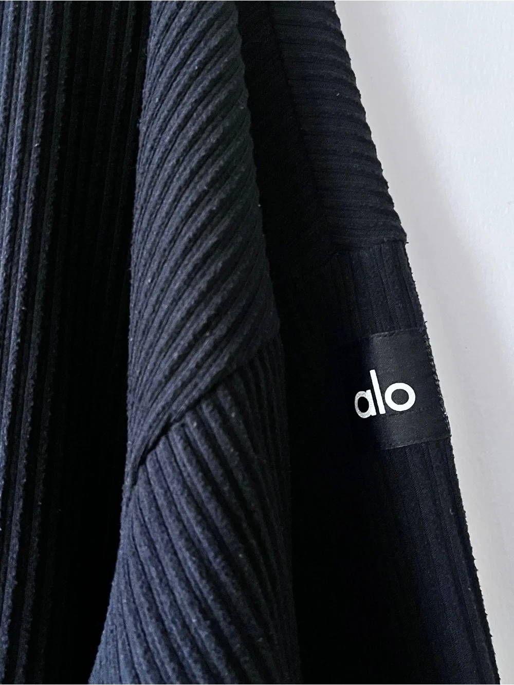 ALO Yoga Black Muse Ribbed Cropped  Hoodie Women’s Athleisure Size L